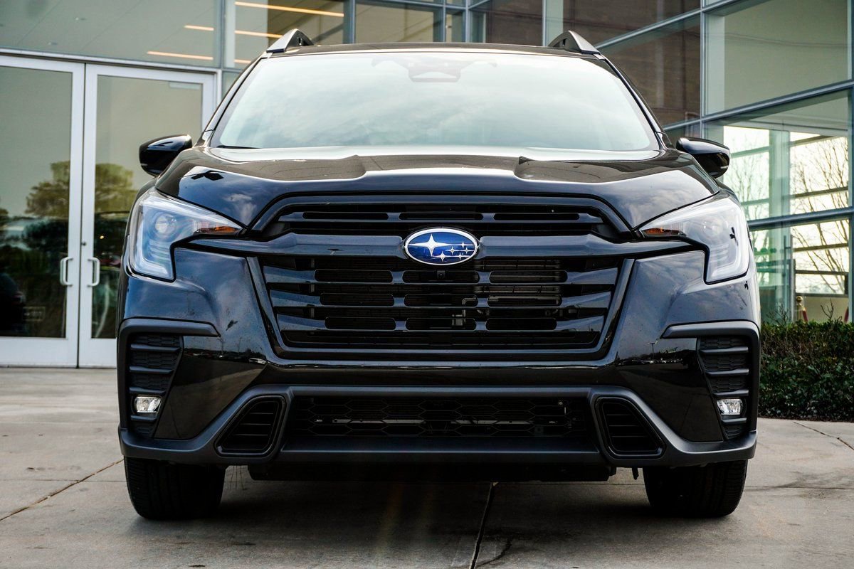 Used 2025 Subaru Ascent Bronze Edition image 7