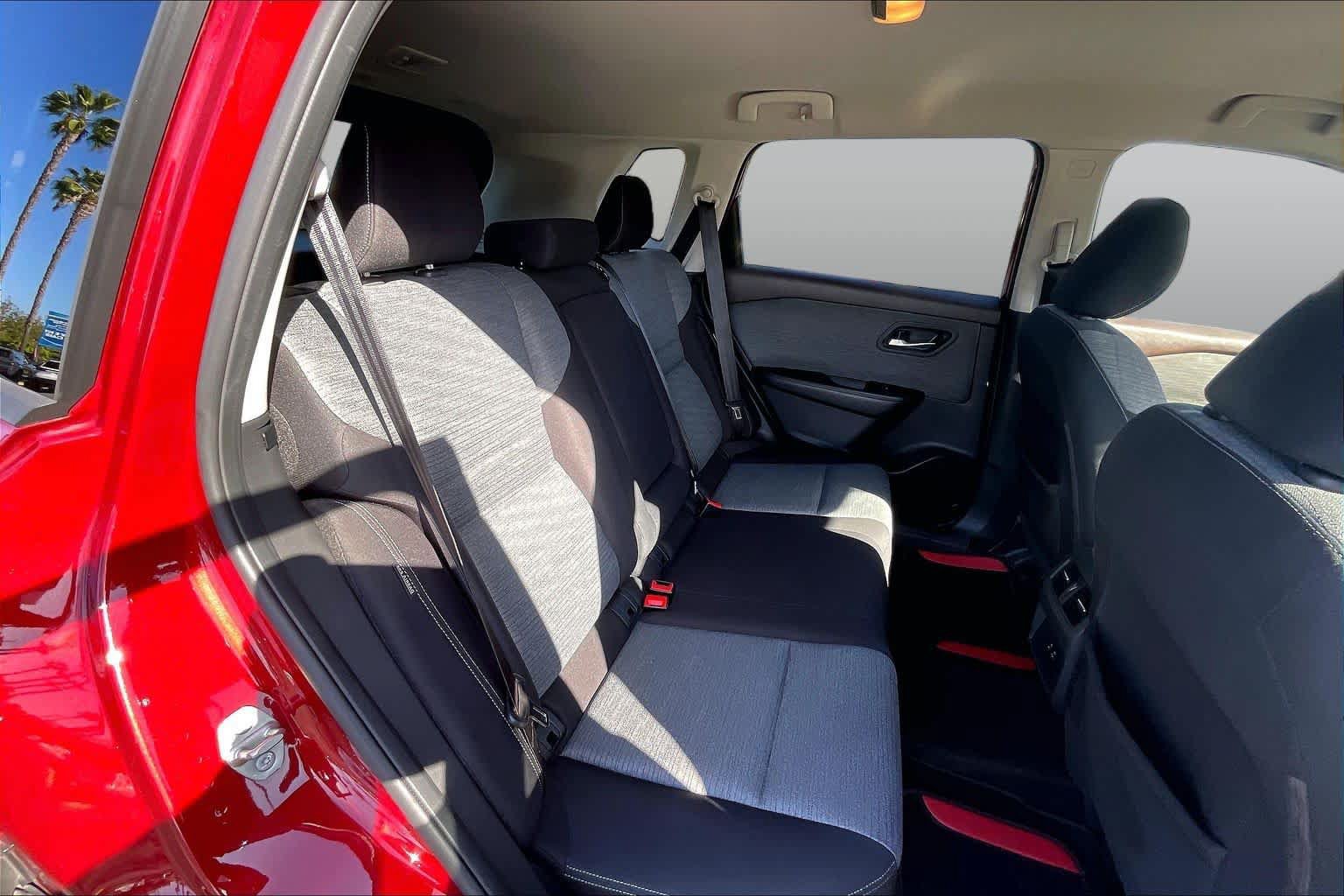 Used 2021 Nissan Rogue SV FWD image 19