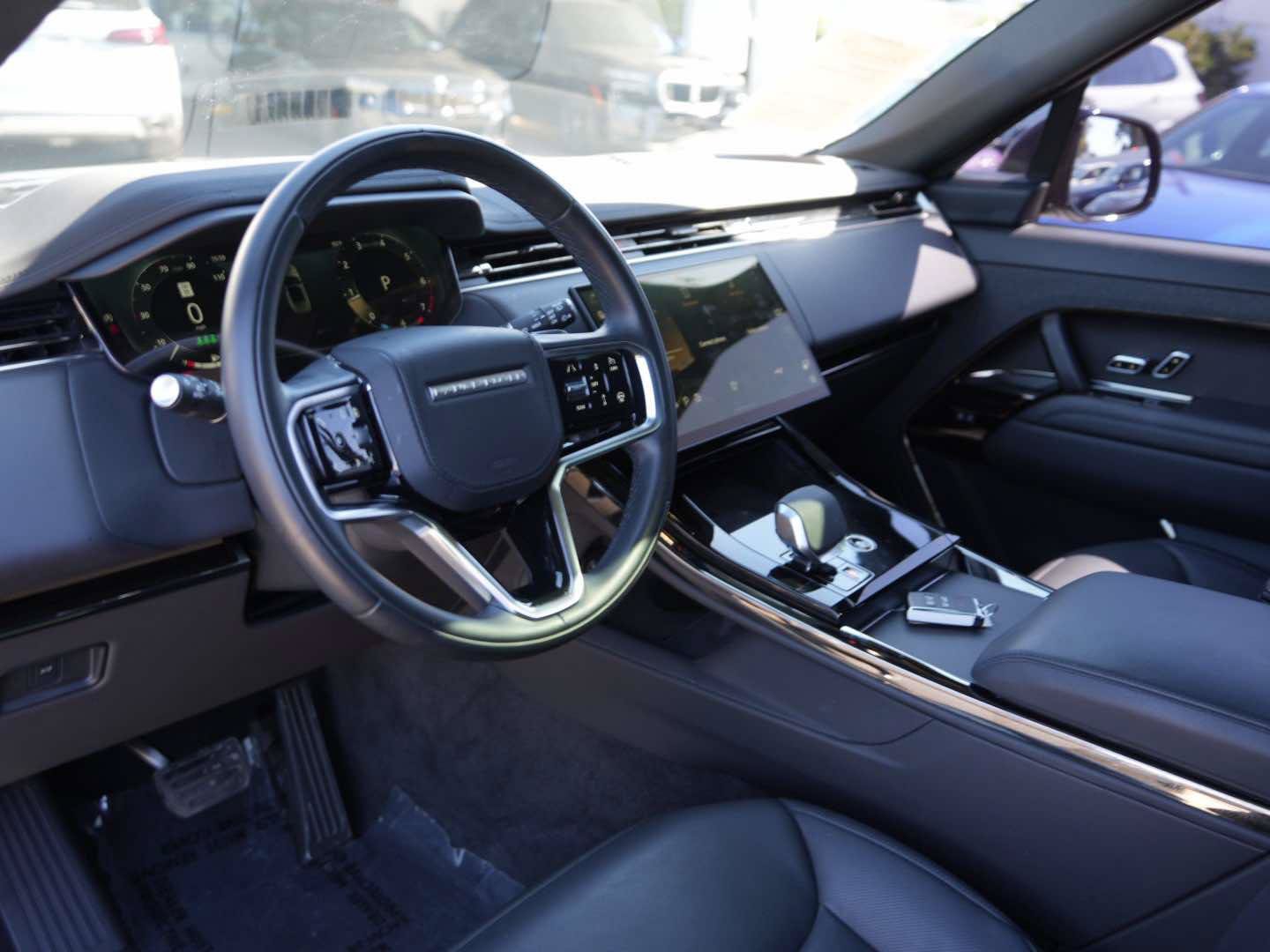 Used 2025 Land Rover Range Rover Sport SE AWD/4WD image 14