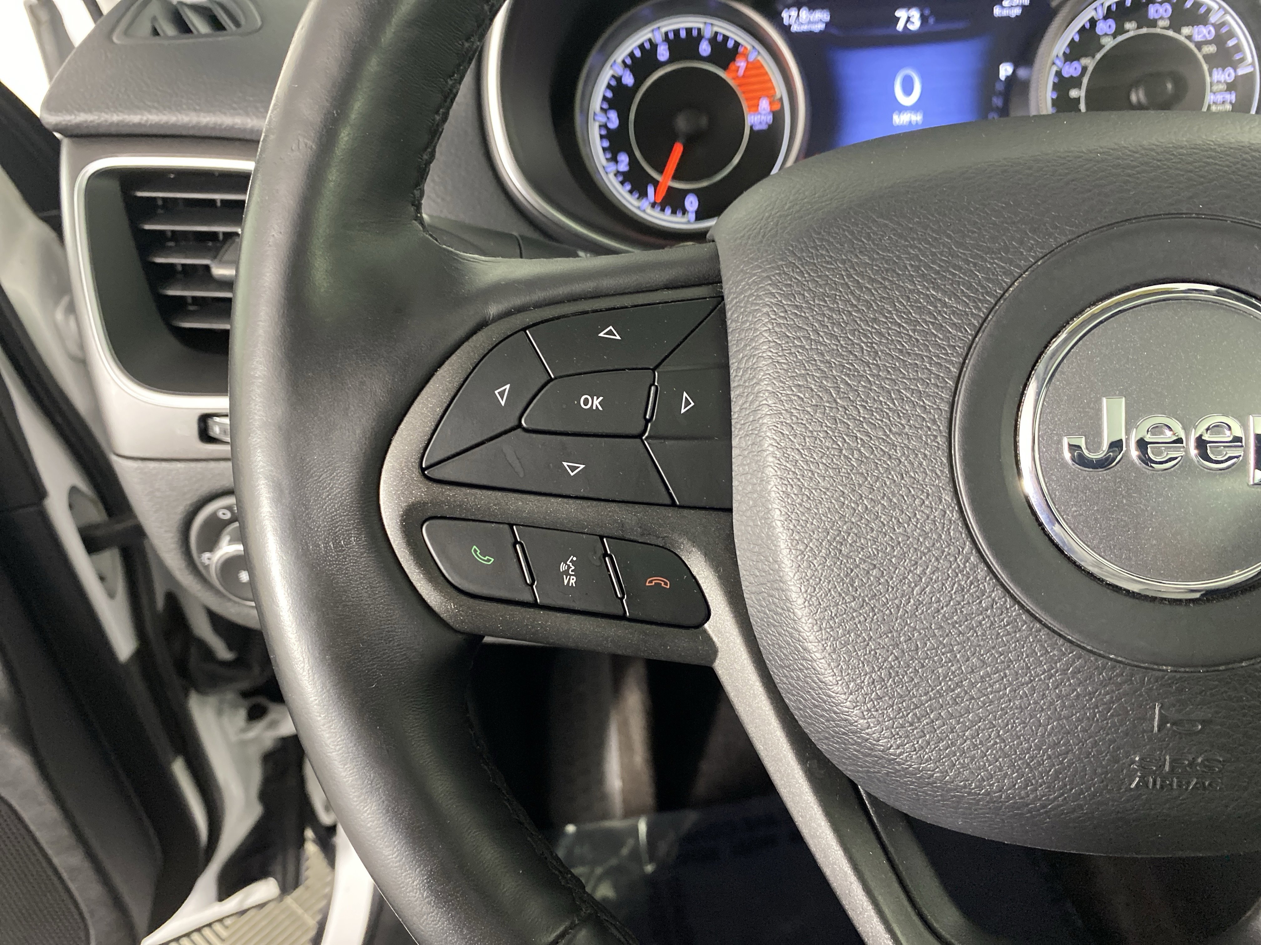 Used 2019 Jeep Cherokee Trailhawk image 24