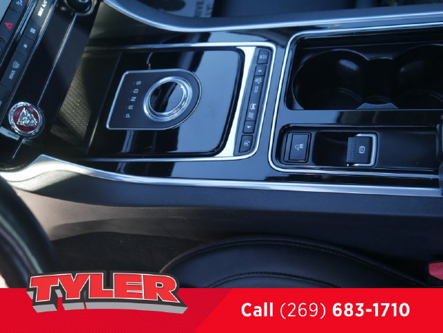 Used 2017 Jaguar XF Premium AWD/4WD image 34