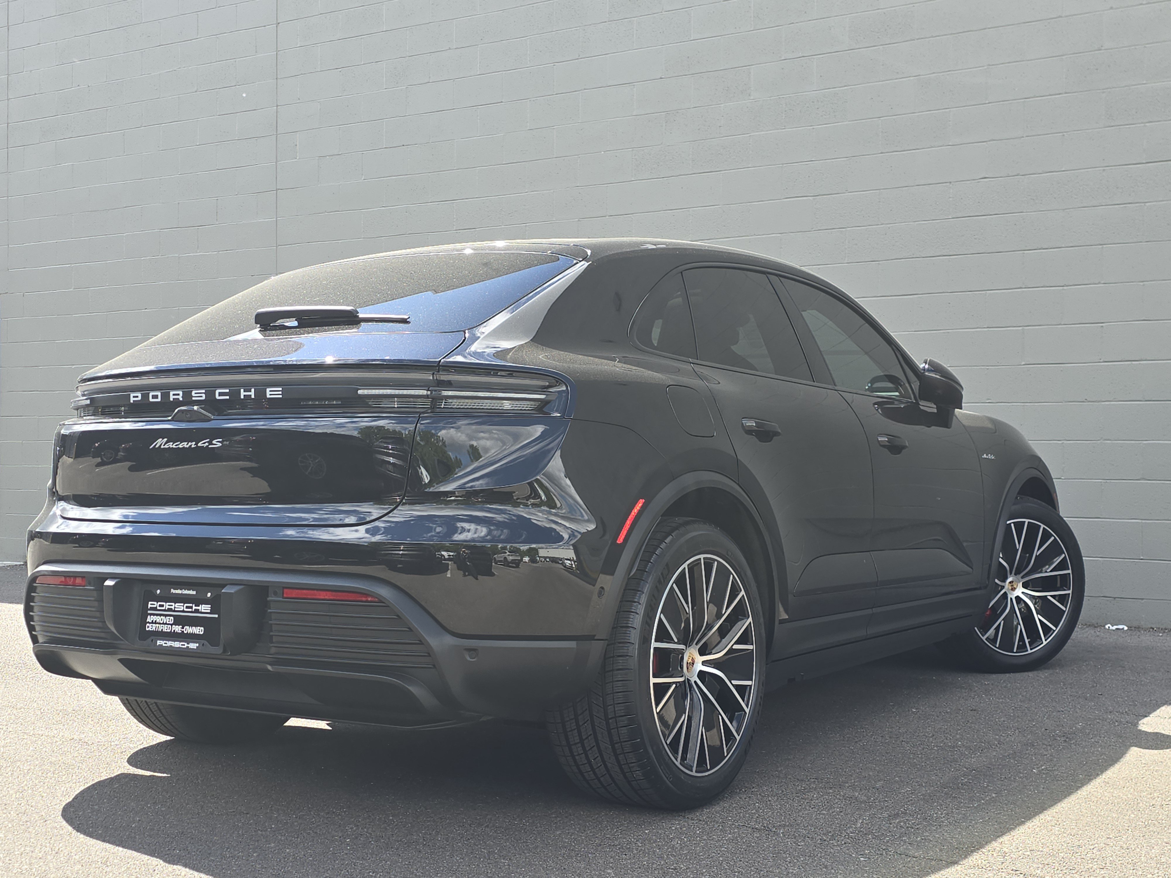 Certified 2025 Porsche Macan 4S Electric AWD/4WD image 9