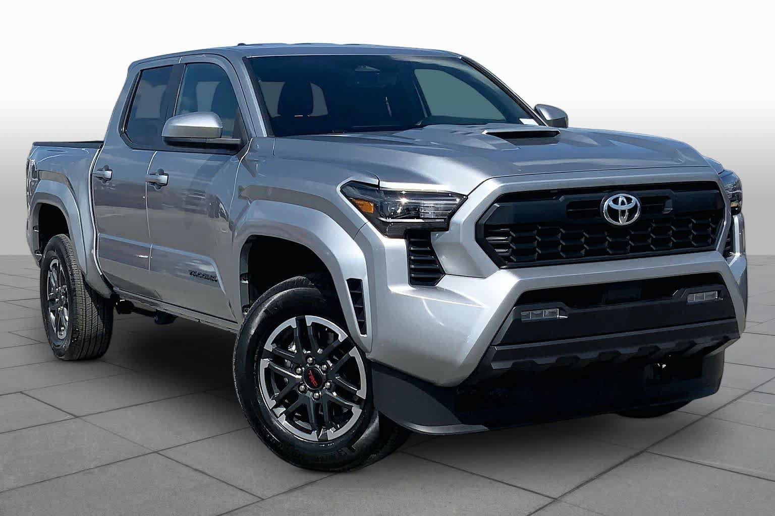 Used 2025 Toyota Tacoma TRD Sport AWD/4WD image 3