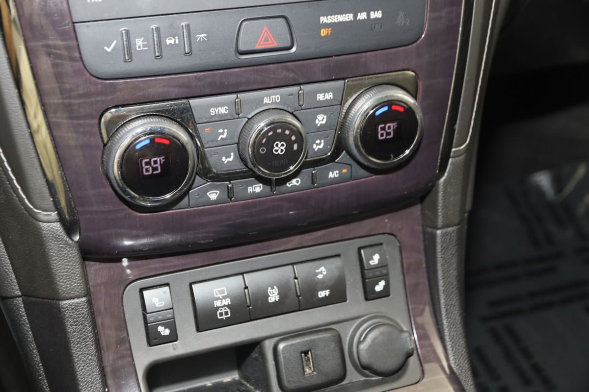 Used 2017 Buick Enclave Leather FWD image 27