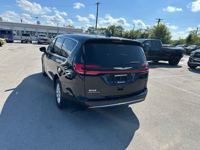 Certified 2024 Chrysler Pacifica Touring-L FWD image 17