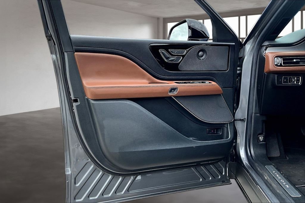 Used 2022 Lincoln Aviator Reserve w/ Equipment Group 201A image 19