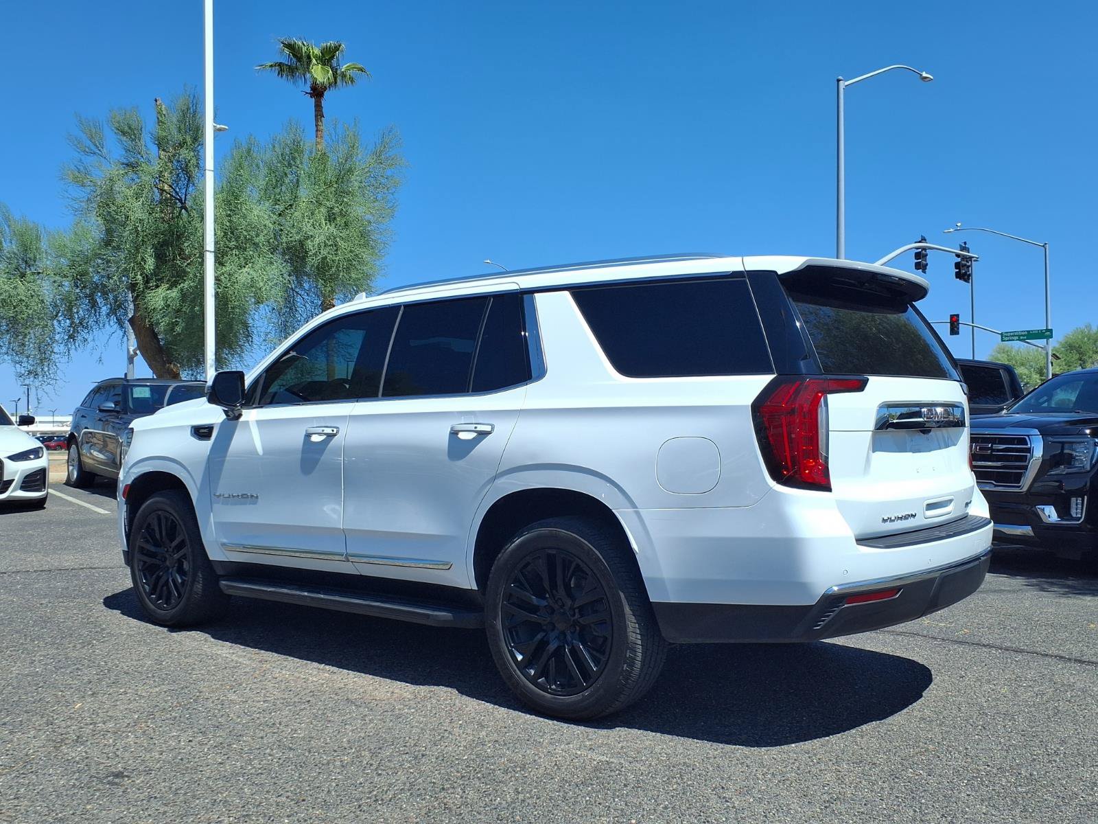 Used 2021 GMC Yukon SLT w/ SLT Premium Package AWD/4WD image 8
