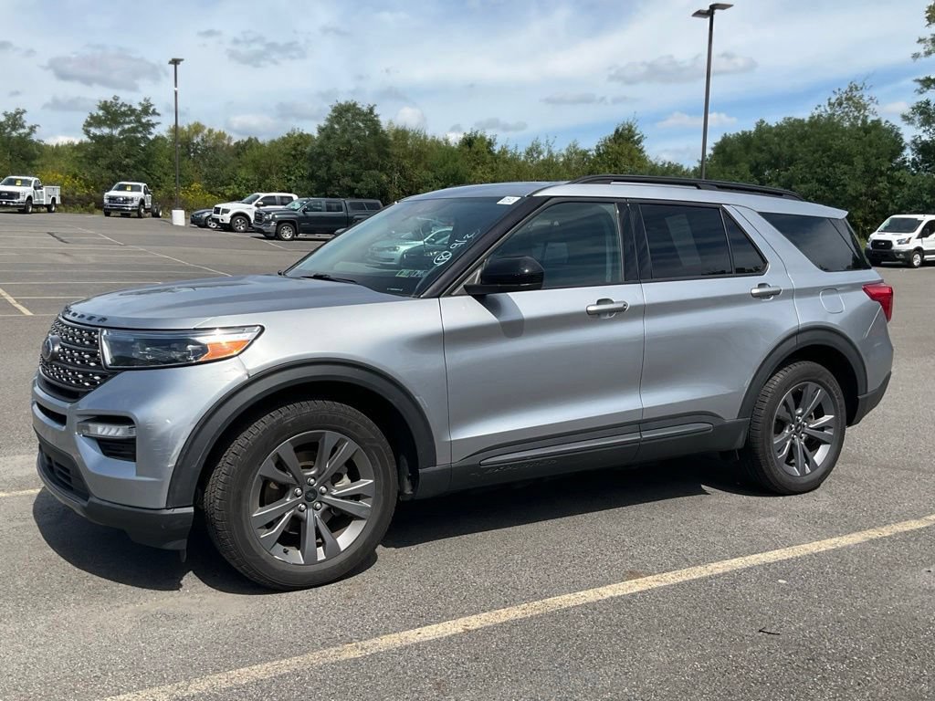 Used 2022 Ford Explorer XLT w/ Equipment Group 202A AWD/4WD image 30