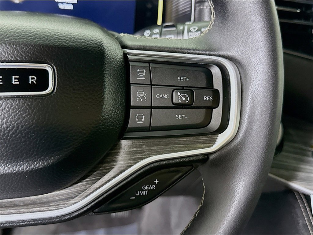 Used 2024 Jeep Wagoneer L Series II w/ Flexible Seating Group image 23