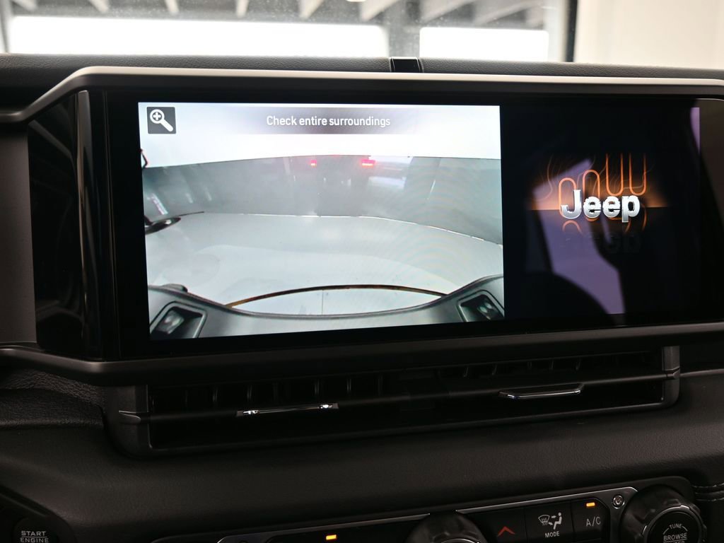 Used 2024 Jeep Gladiator Sport w/ Premium Package image 17