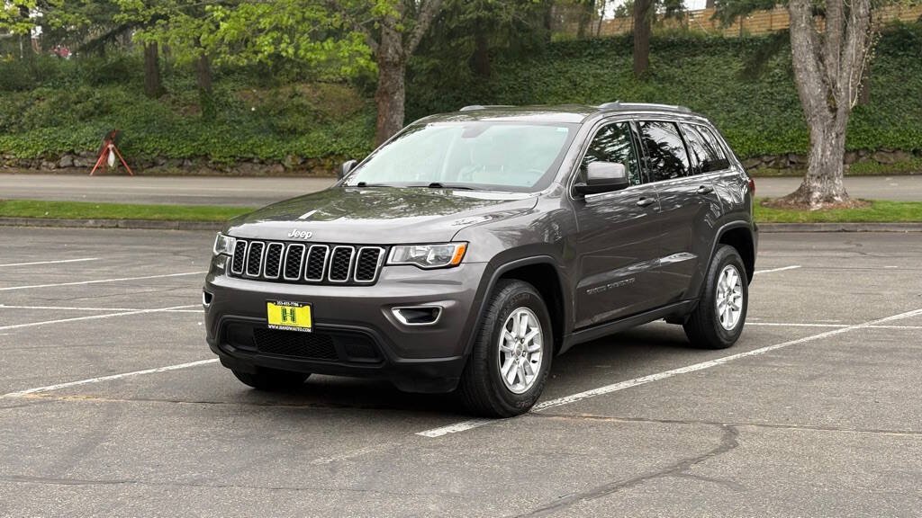 Used 2020 Jeep Grand Cherokee Laredo RWD image 1