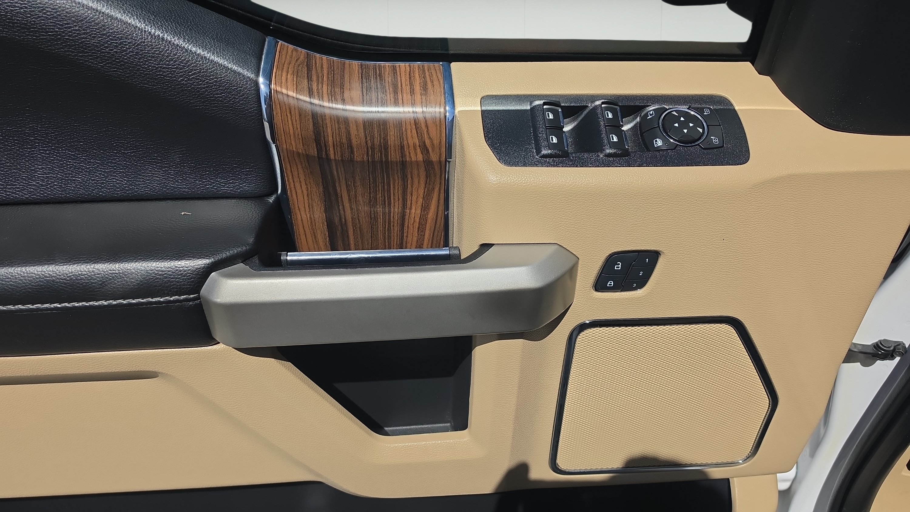 Used 2015 Ford F150 Lariat w/ Equipment Group 502A Luxury RWD image 12
