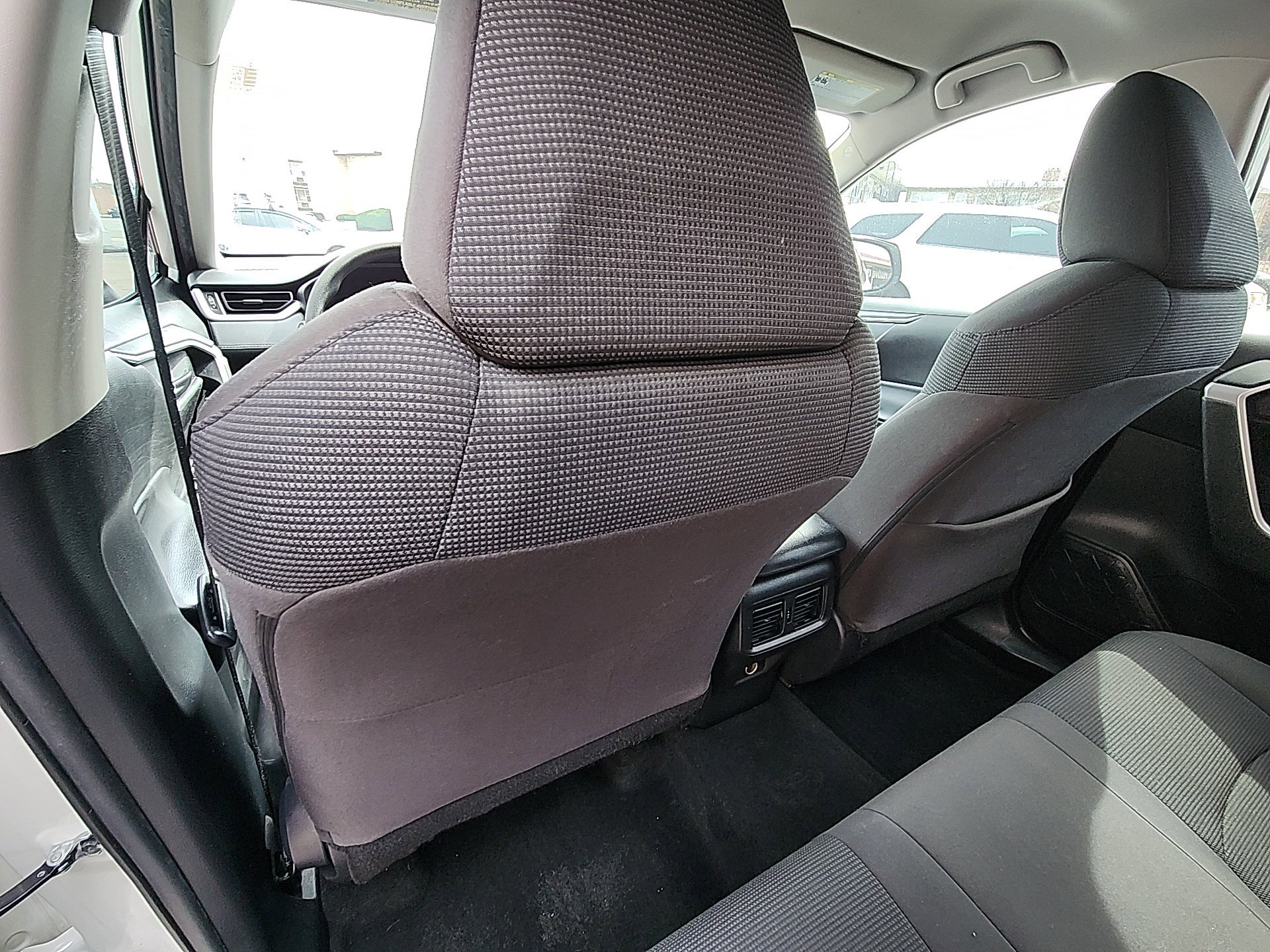 Used 2022 Toyota RAV4 LE image 21