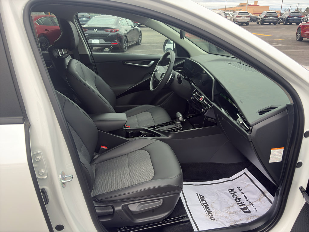 Used 2025 Kia Niro EX image 19
