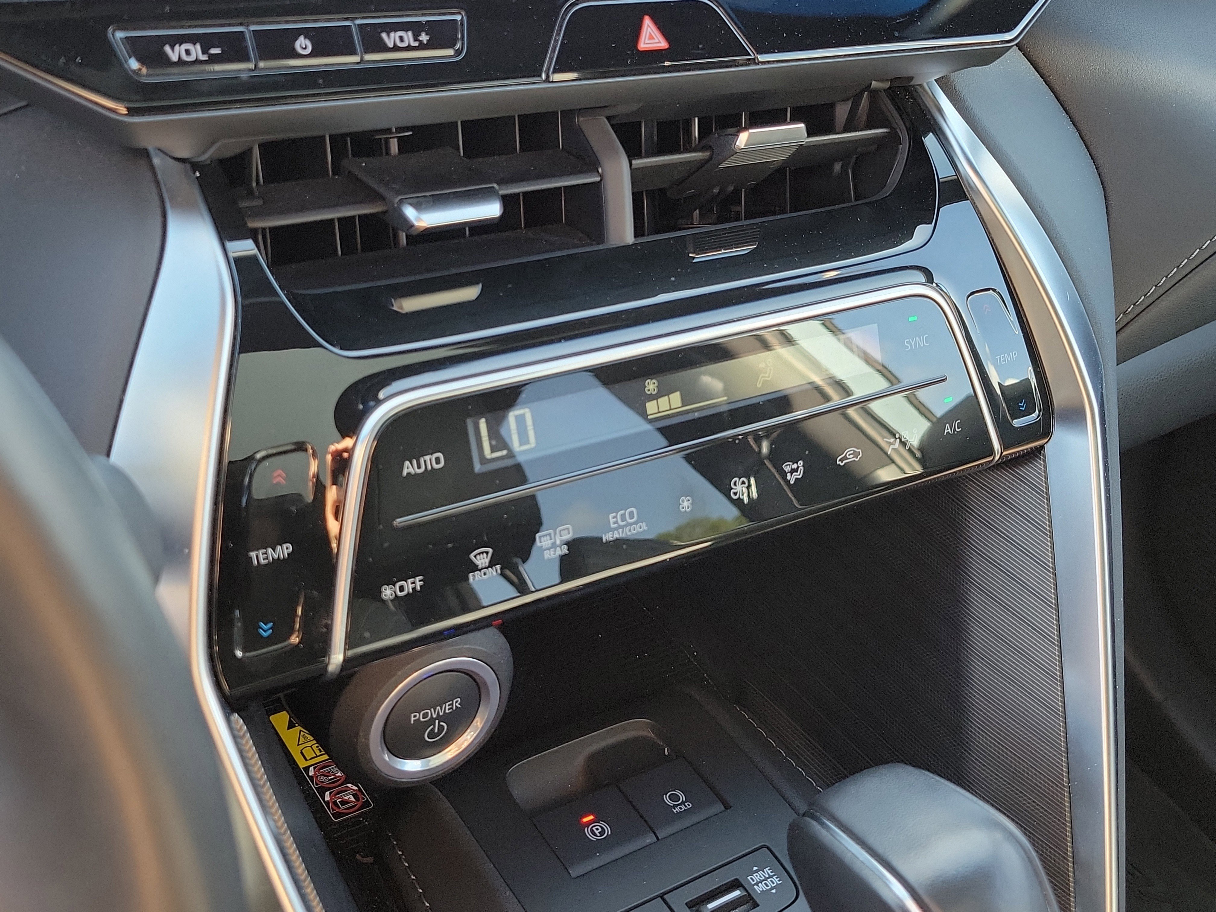 Used 2024 Toyota Venza Limited image 35