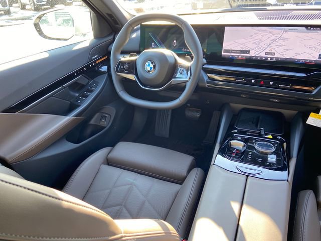 Used 2025 BMW 530i xDrive AWD/4WD image 12