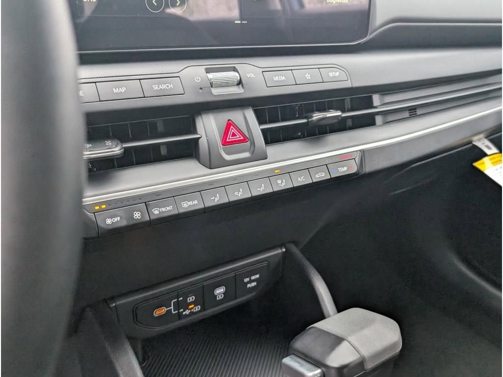 New 2025 Kia K4 LXS image 21