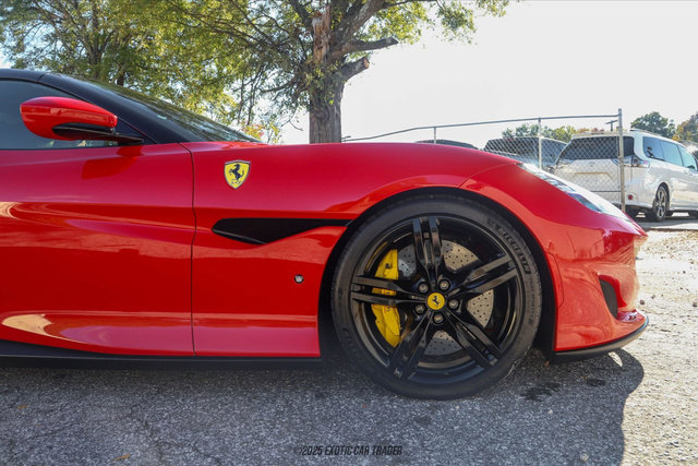Used 2019 Ferrari Portofino image 11