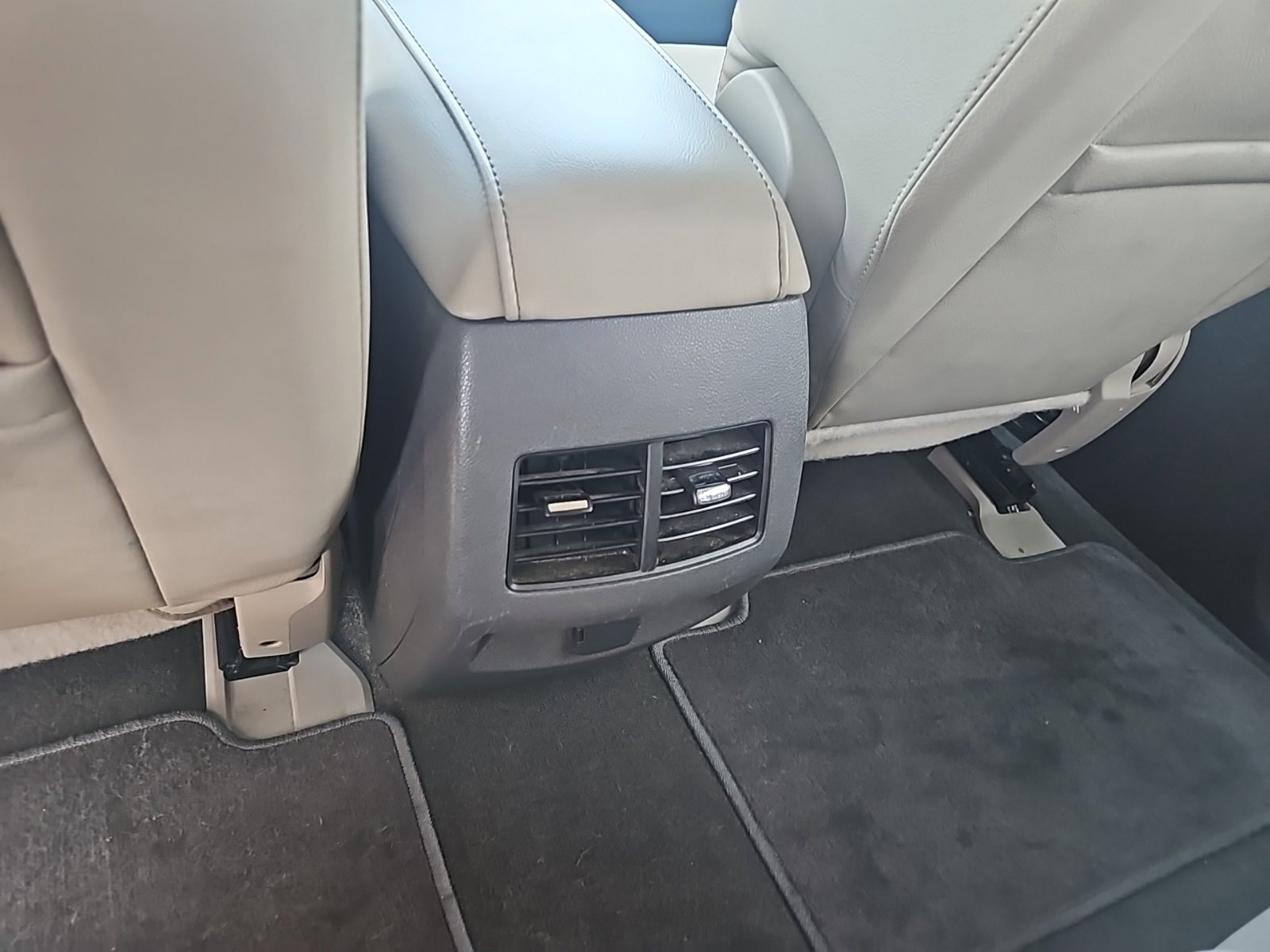 Used 2013 Ford Edge SEL image 13