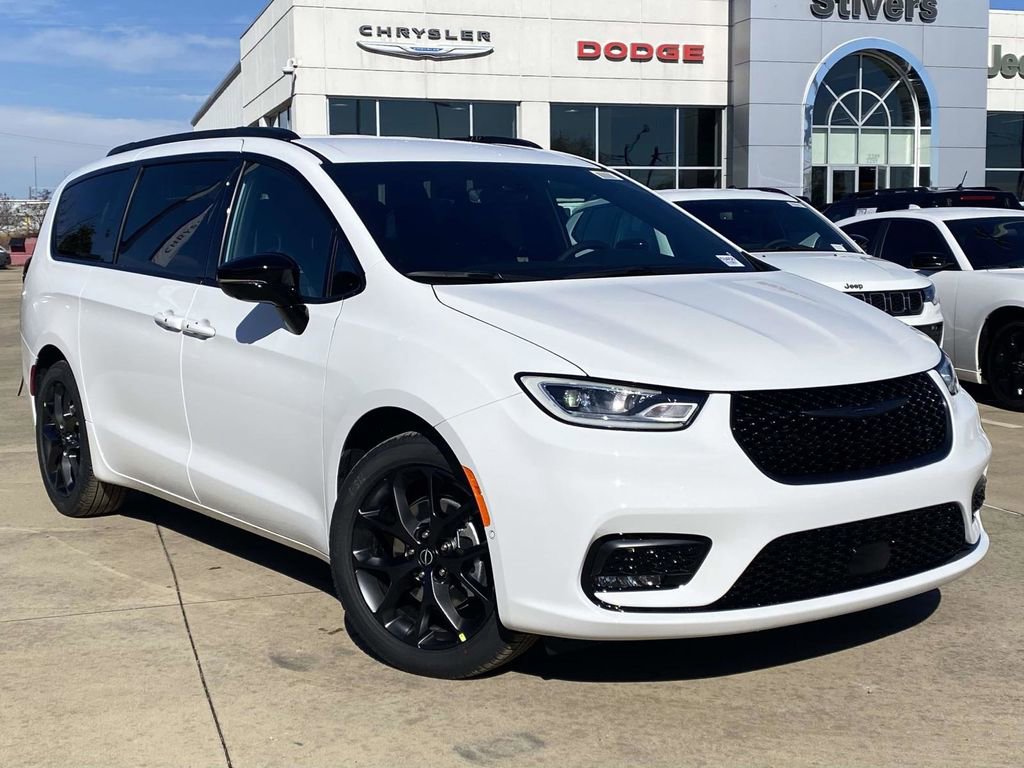 New 2026 Chrysler Pacifica Select w/ S Appearance Package image 32