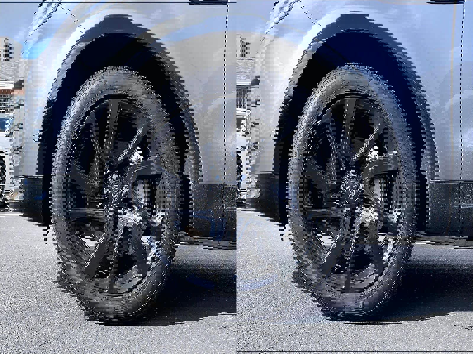 Used 2025 Land Rover Discovery Dynamic SE image 9