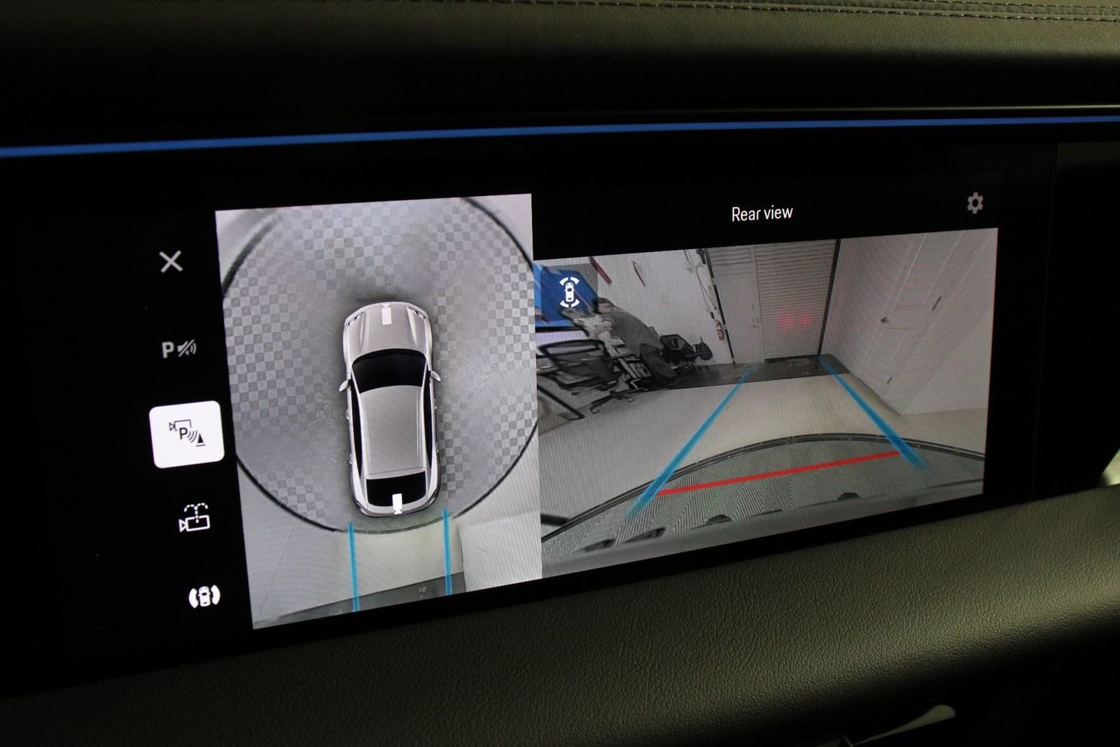Used 2025 Porsche Macan 4 Electric AWD/4WD image 17