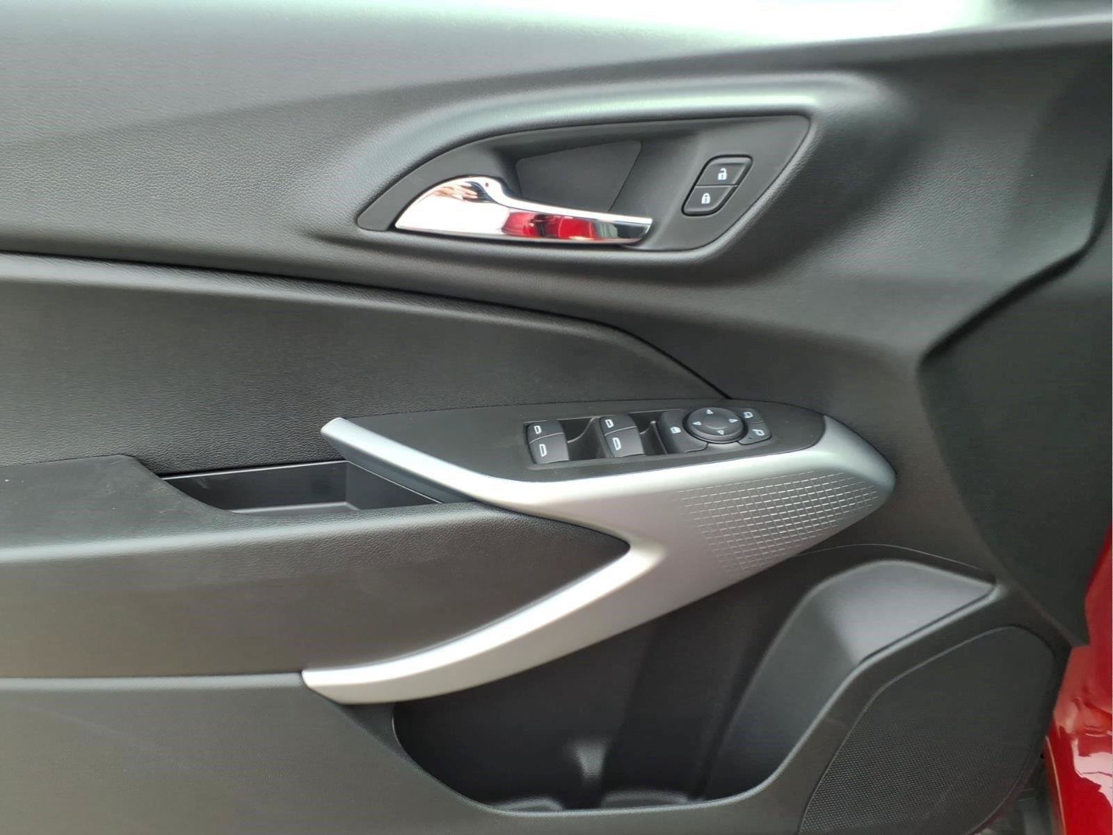 New 2026 Chevrolet Trax RS w/ Sunroof Package FWD image 14