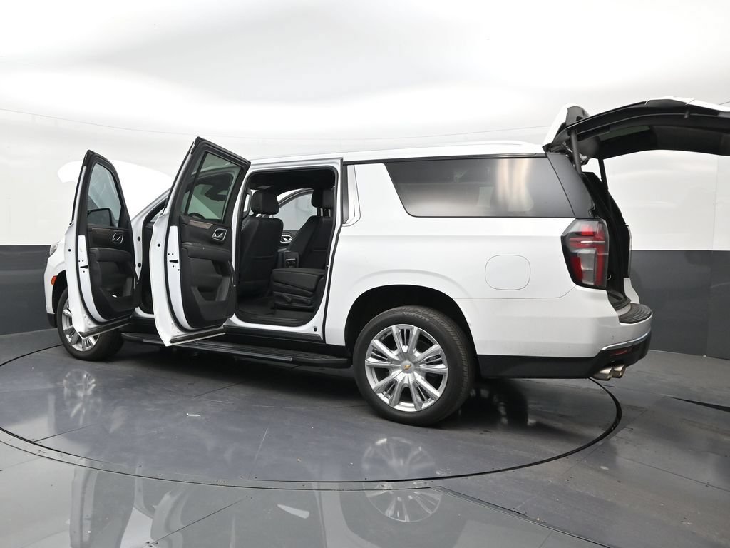 Used 2022 Chevrolet Suburban High Country RWD image 30