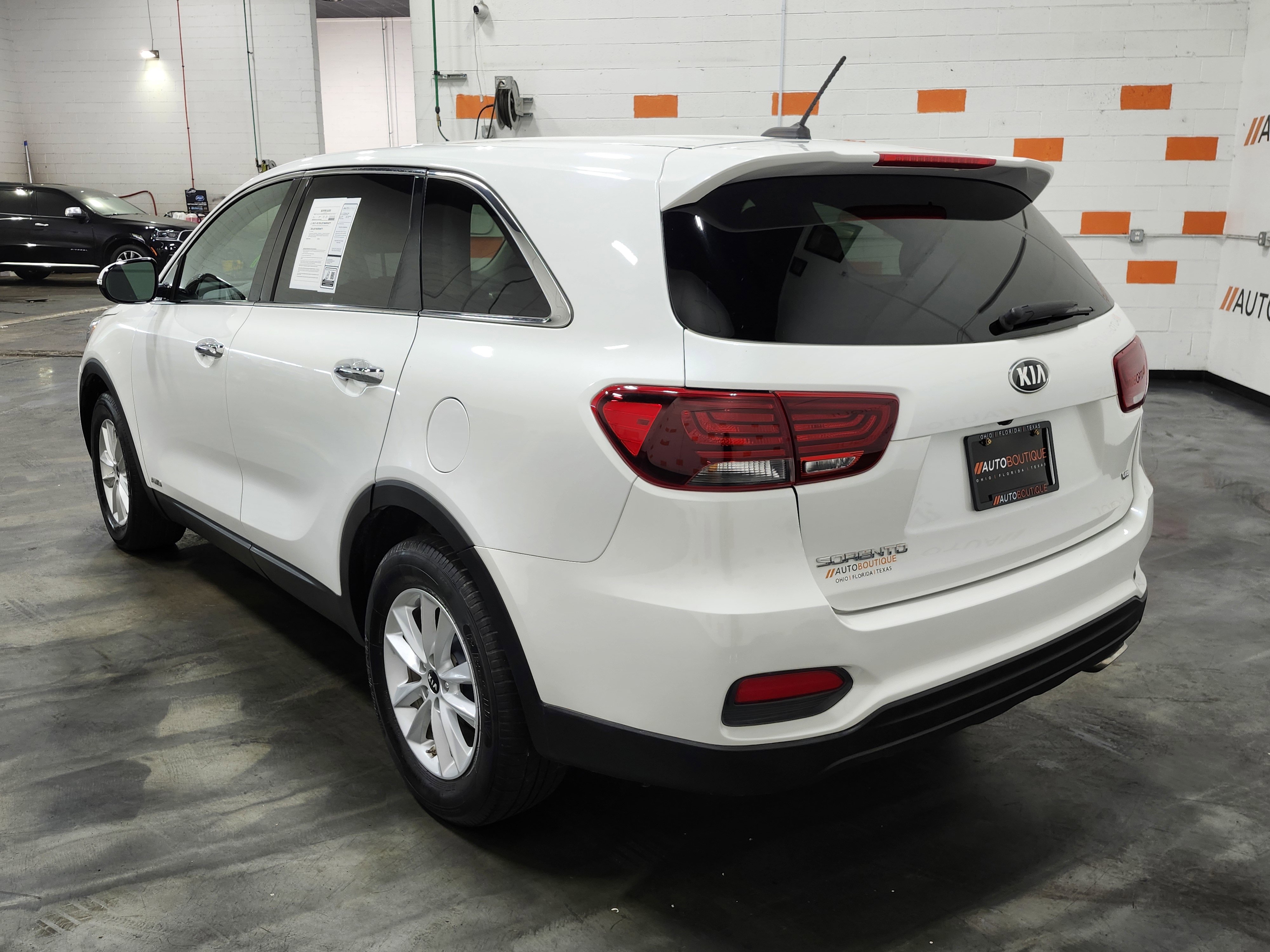 Used 2020 Kia Sorento LX V6 image 8
