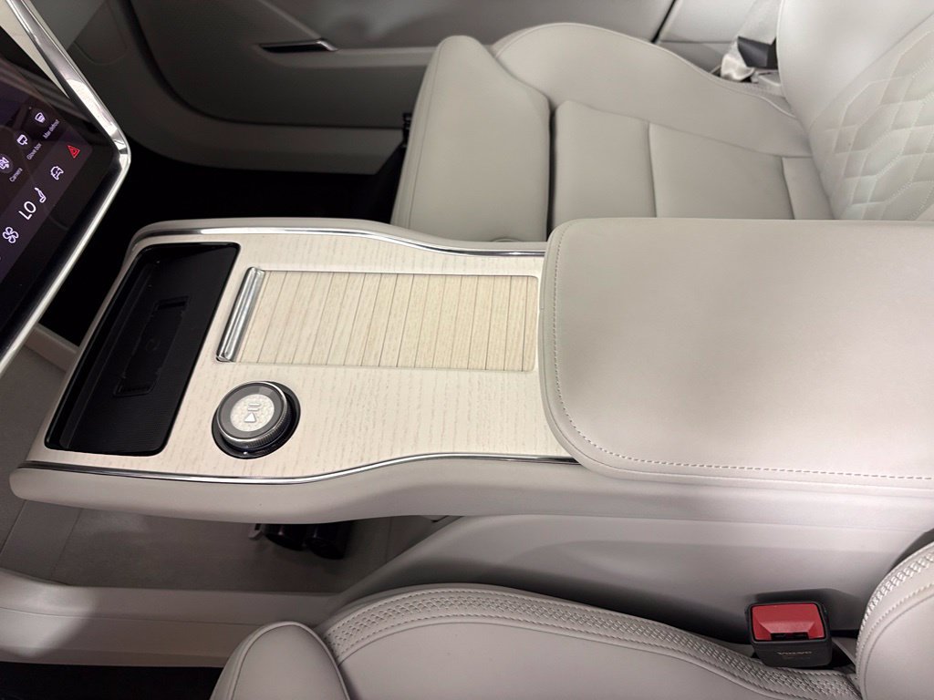 Used 2025 Volvo EX90 Ultra AWD/4WD image 30