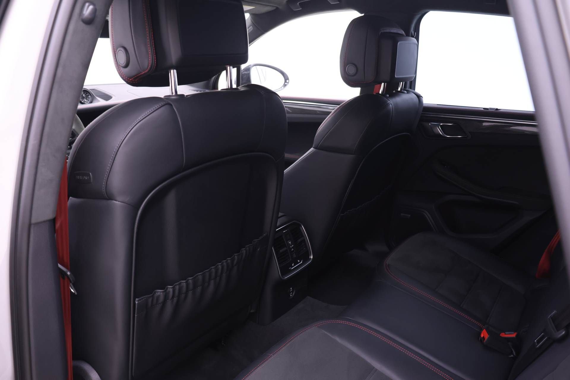 Used 2026 Porsche Macan GTS AWD/4WD image 18