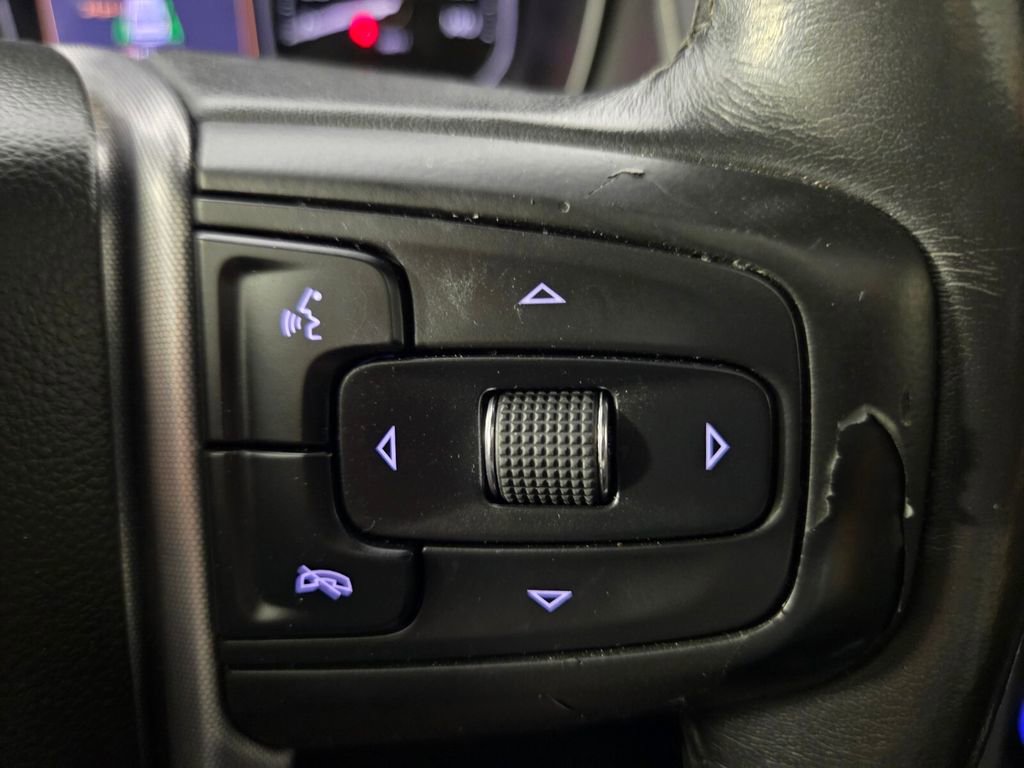 Used 2021 GMC Yukon SLT w/ SLT Premium Package image 18