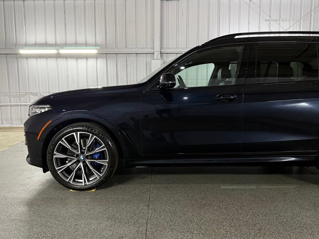 Used 2022 BMW X7 xDrive40i w/ M Sport Package AWD/4WD image 13