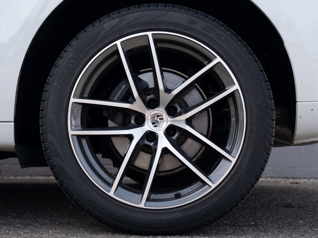 Certified 2025 Porsche Macan AWD/4WD image 13