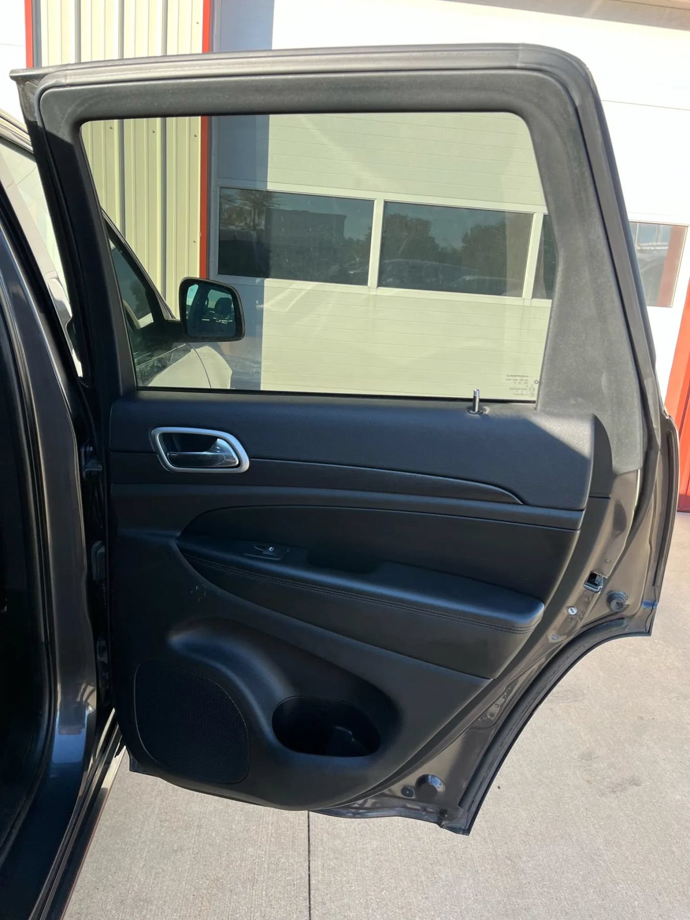 Used 2018 Jeep Grand Cherokee Altitude AWD/4WD image 16