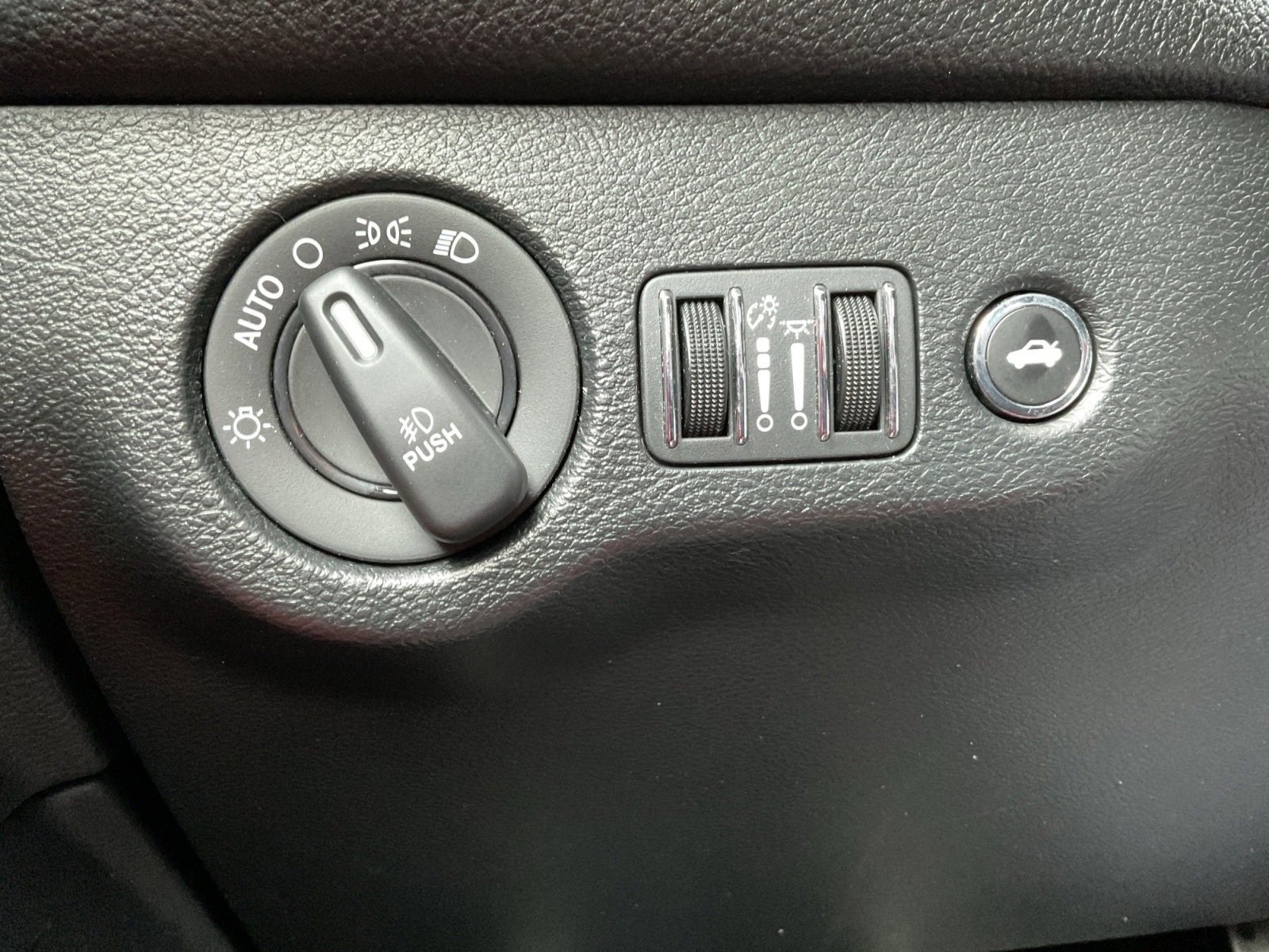 Used 2018 Dodge Challenger GT image 21