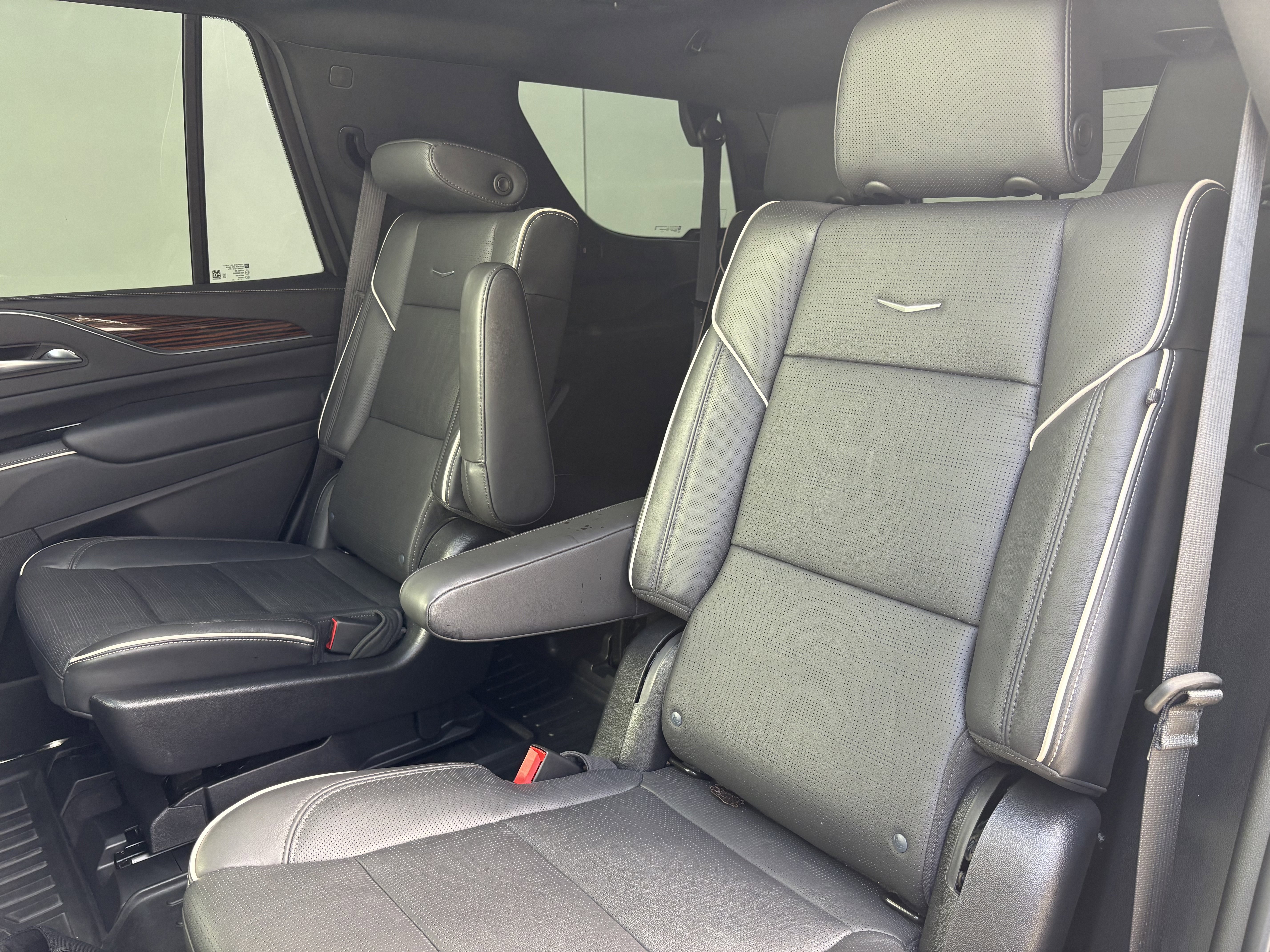 Certified 2022 Cadillac Escalade Premium Luxury image 13