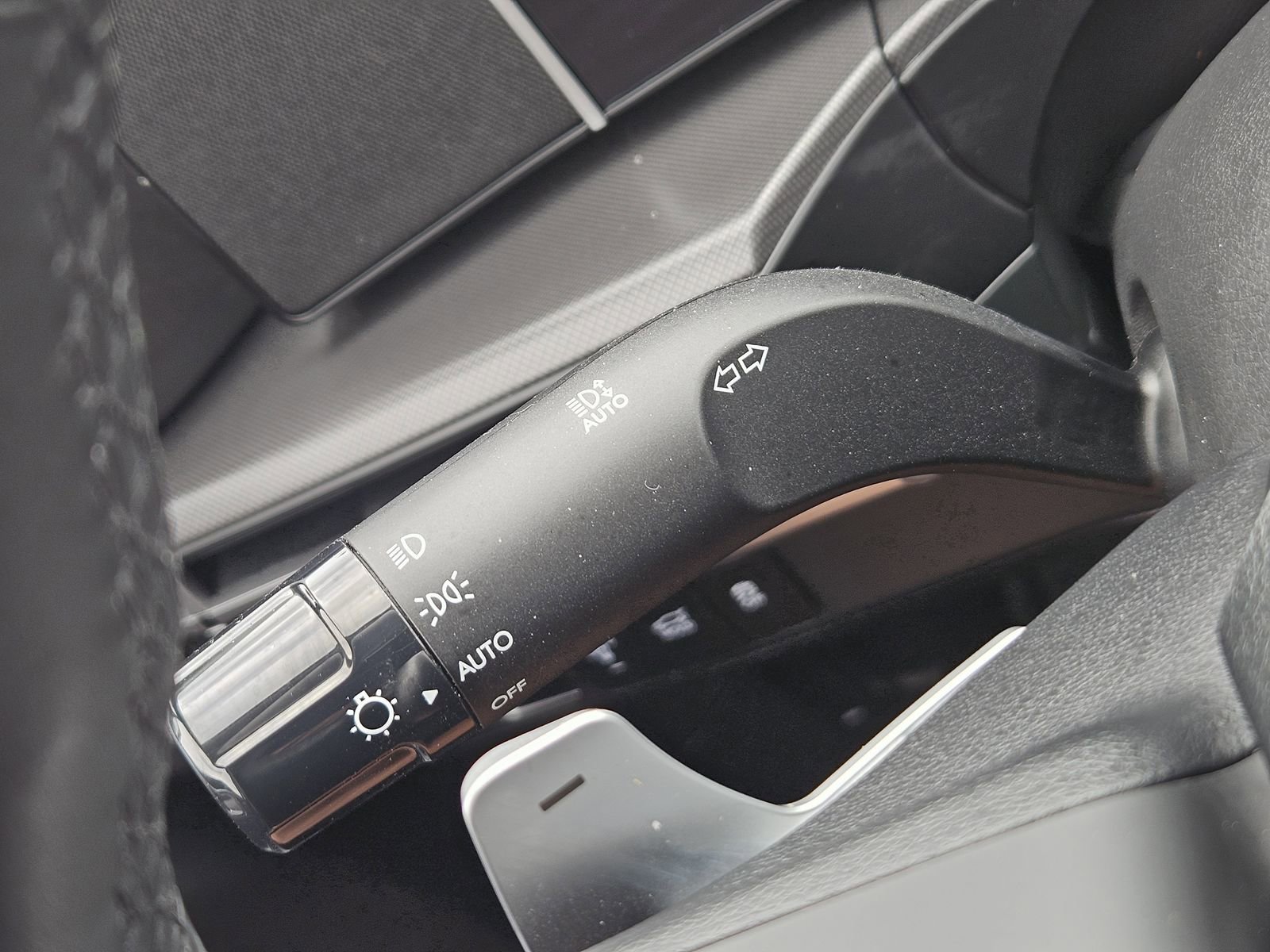 Used 2025 Hyundai Santa Fe SEL FWD image 24