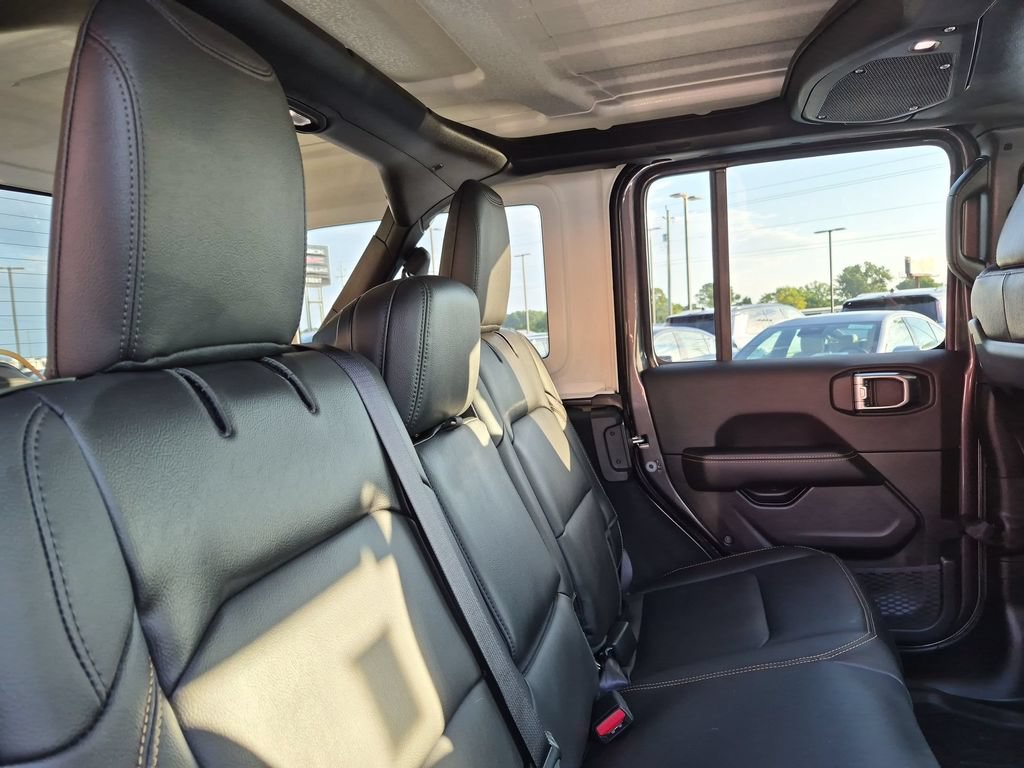 Used 2026 Jeep Wrangler Unlimited Sahara AWD/4WD image 30