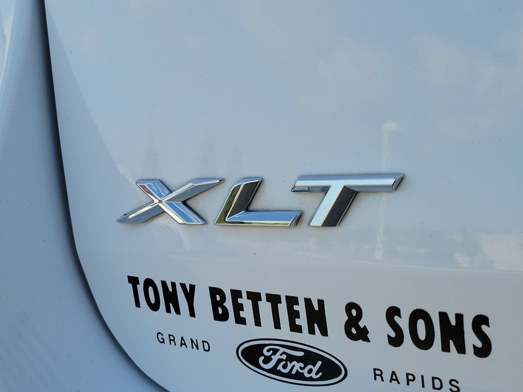 Certified 2021 Ford Explorer XLT w/ Equipment Group 202A AWD/4WD image 7