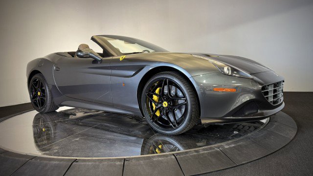 Used 2015 Ferrari California T image 38