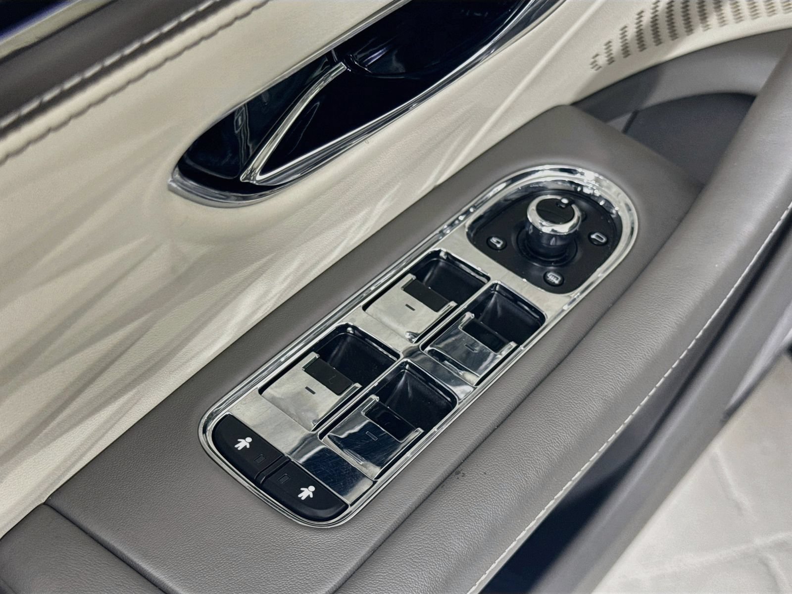 Certified 2022 Bentley Flying Spur W12 AWD/4WD image 17