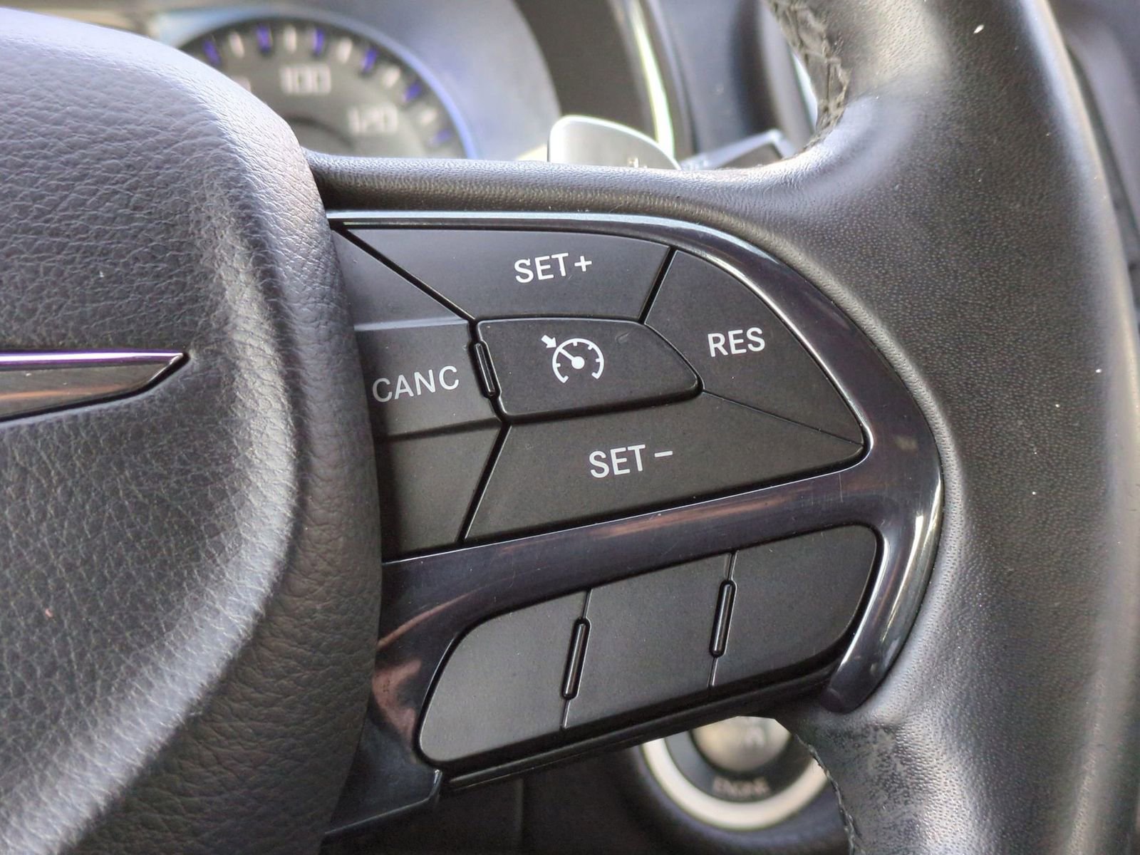 Used 2015 Chrysler 200 S w/ Comfort Group image 28