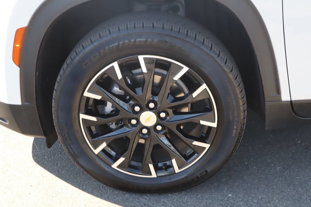 Used 2025 Chevrolet Traverse LT w/ Sun and Wheel Package FWD image 14