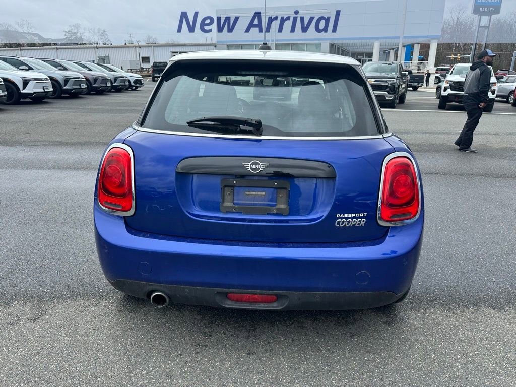 Used 2019 MINI Cooper 4-Door Hardtop image 8