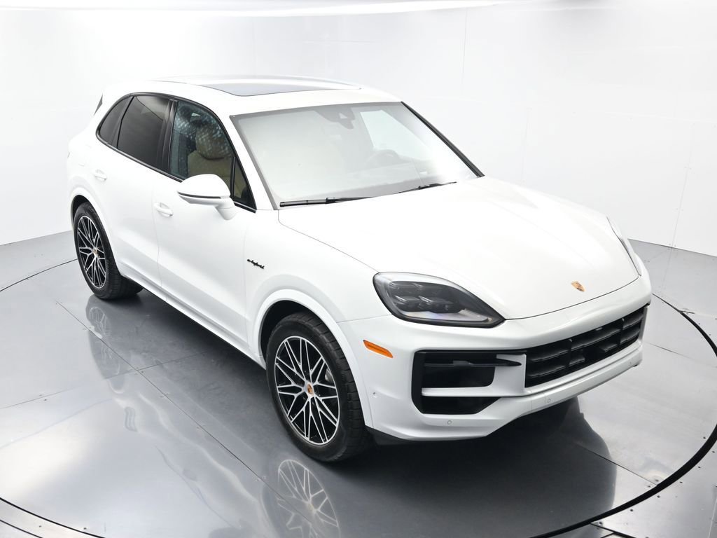 Certified 2025 Porsche Cayenne E-Hybrid w/ Premium Package Plus image 46