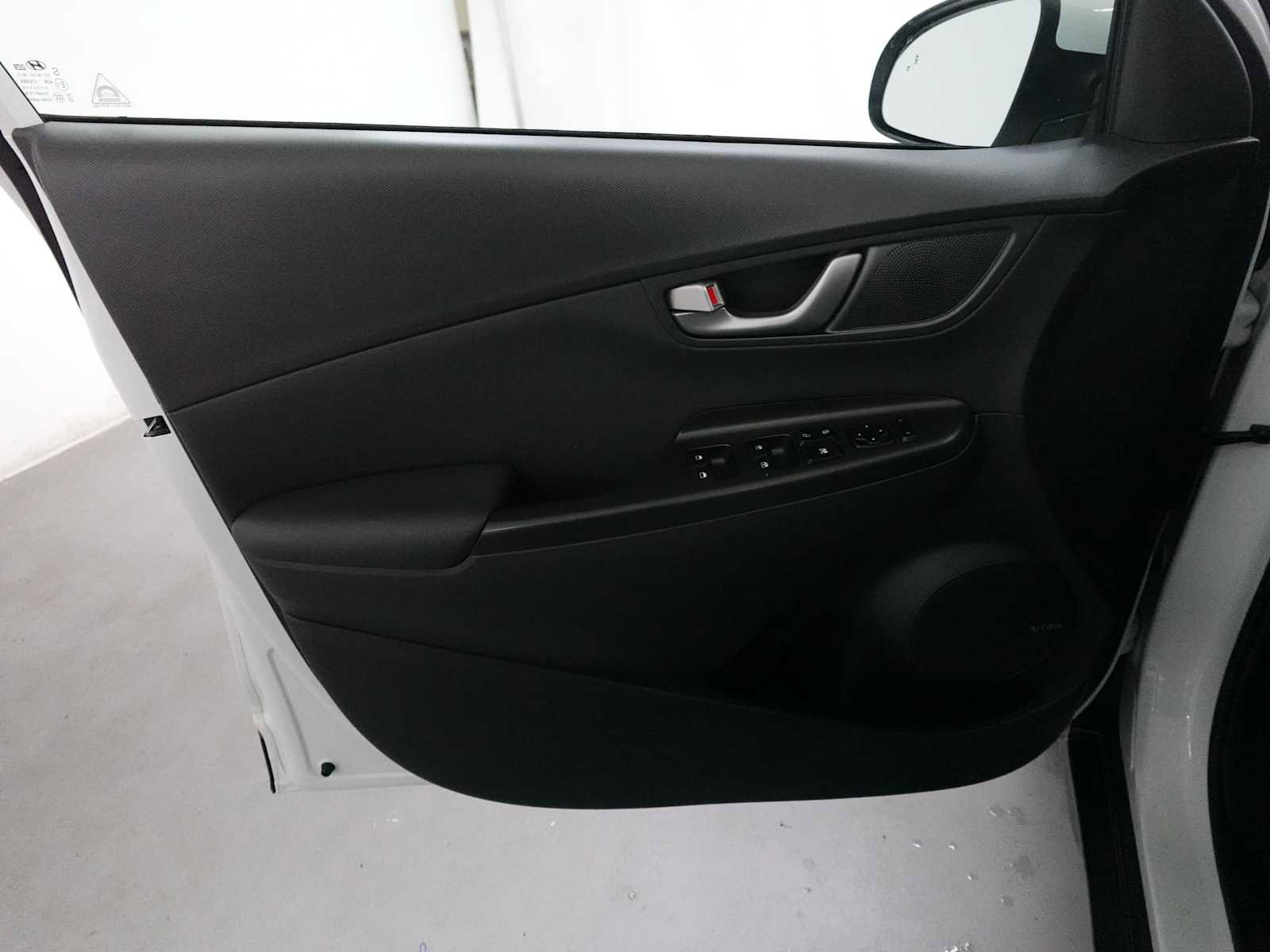 Used 2021 Hyundai Kona Limited AWD/4WD image 10