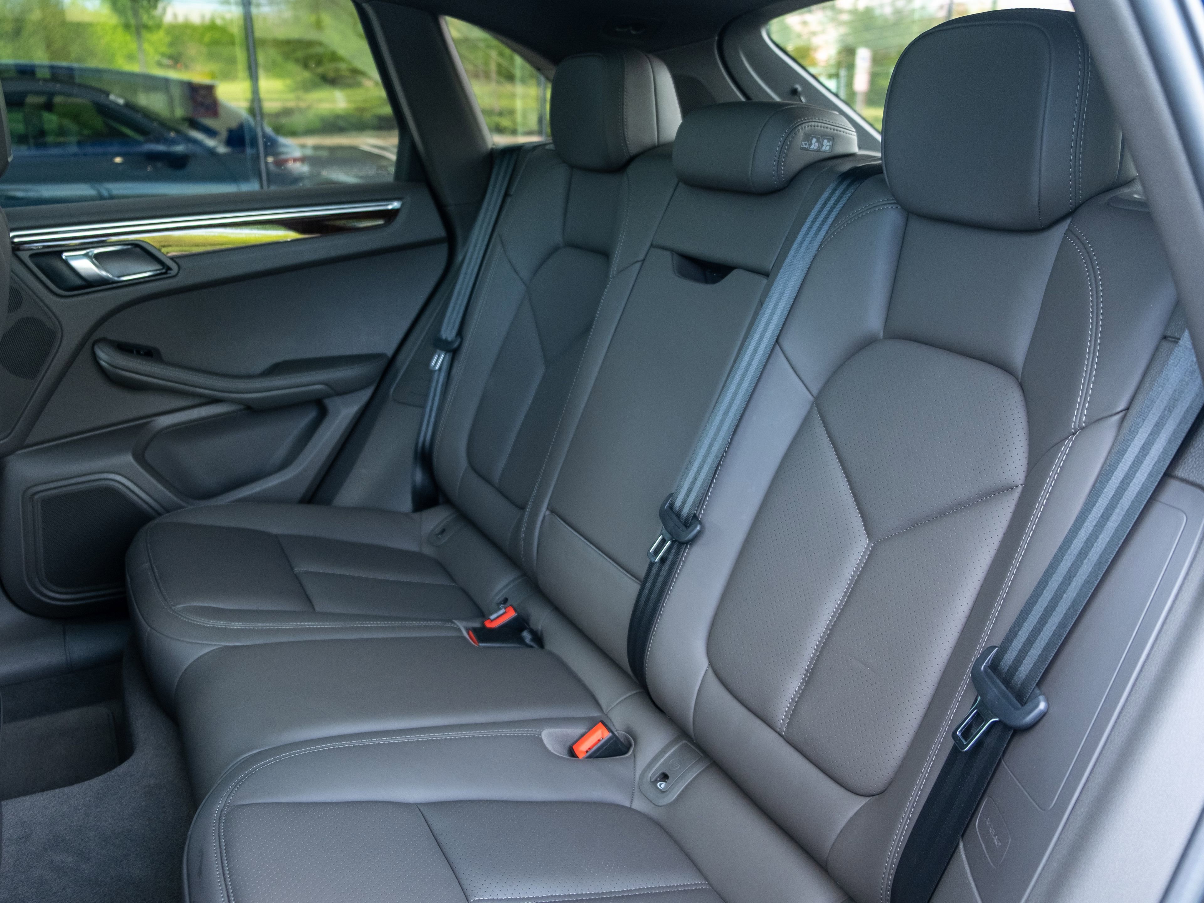 Certified 2023 Porsche Macan AWD/4WD image 34