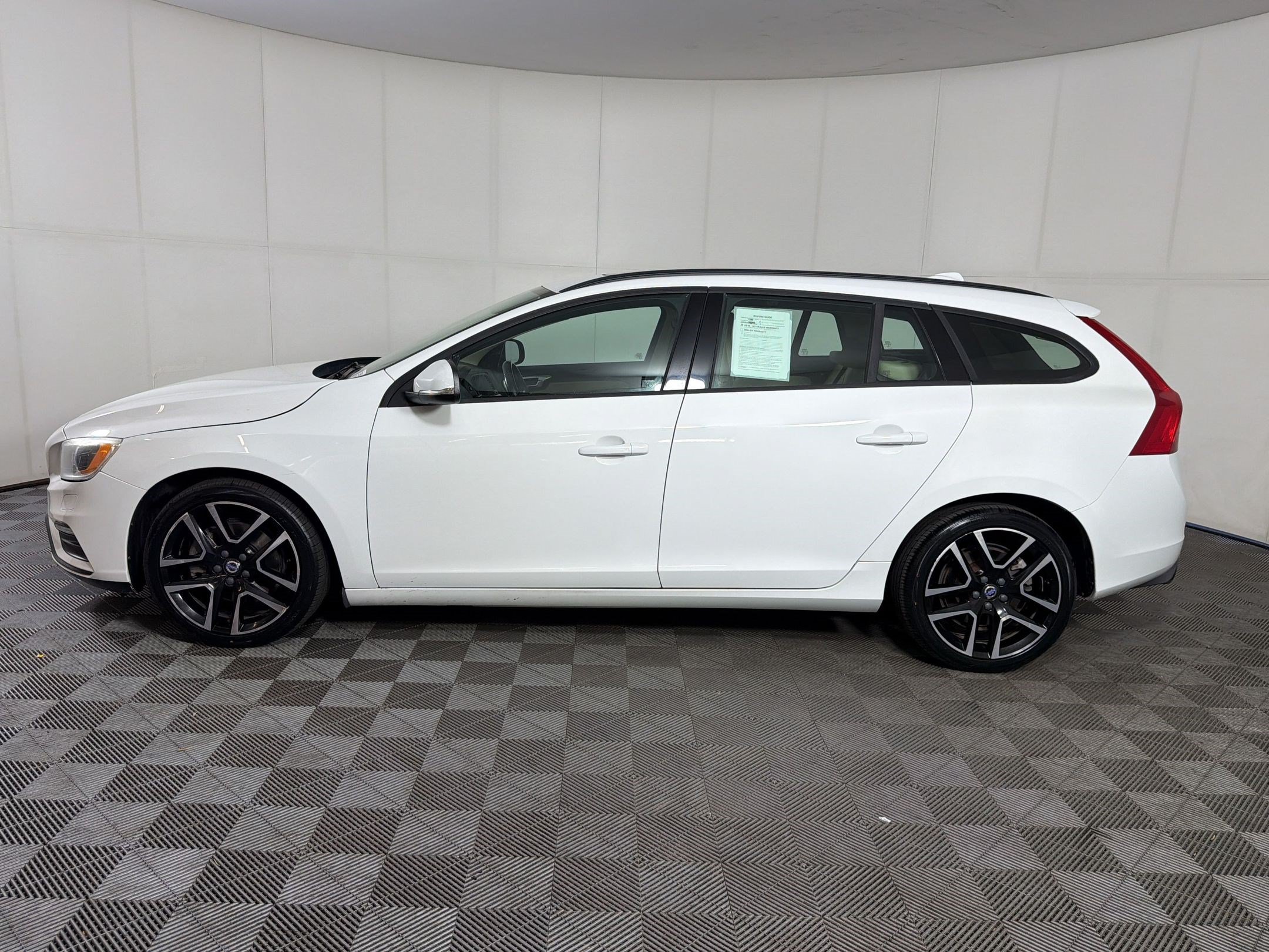 Used 2018 Volvo V60 T5 Dynamic w/ Vision Package FWD video 2