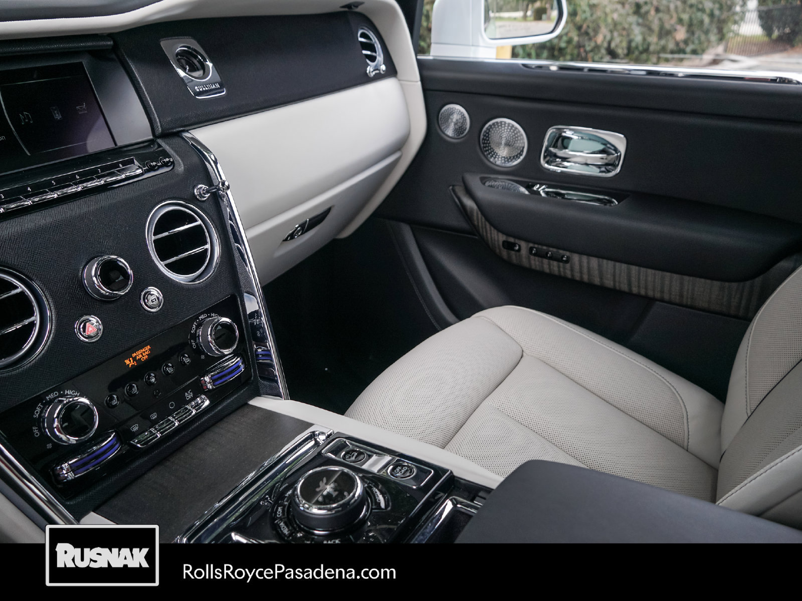 Certified 2019 Rolls-Royce Cullinan AWD/4WD image 16